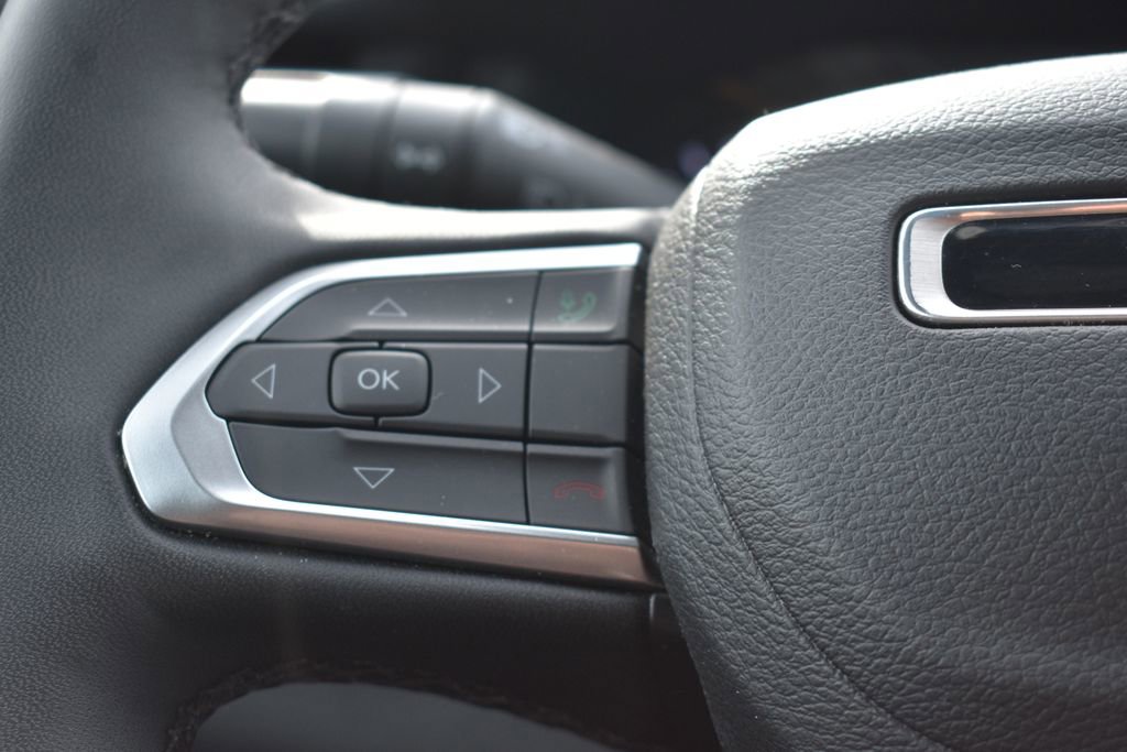 Used 2025 Jeep Compass Latitude image 13