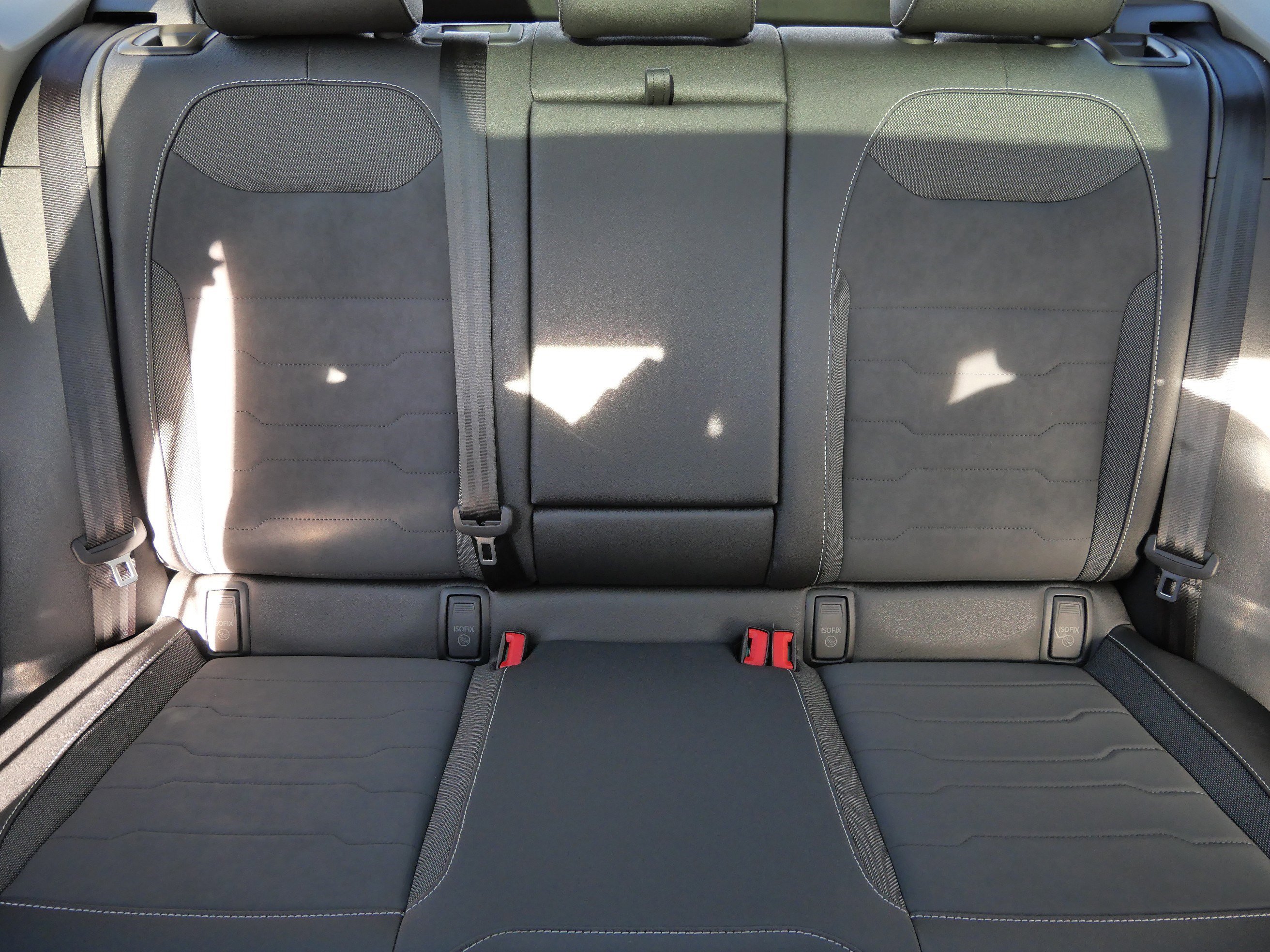 Certified 2025 Volkswagen Taos SE image 13