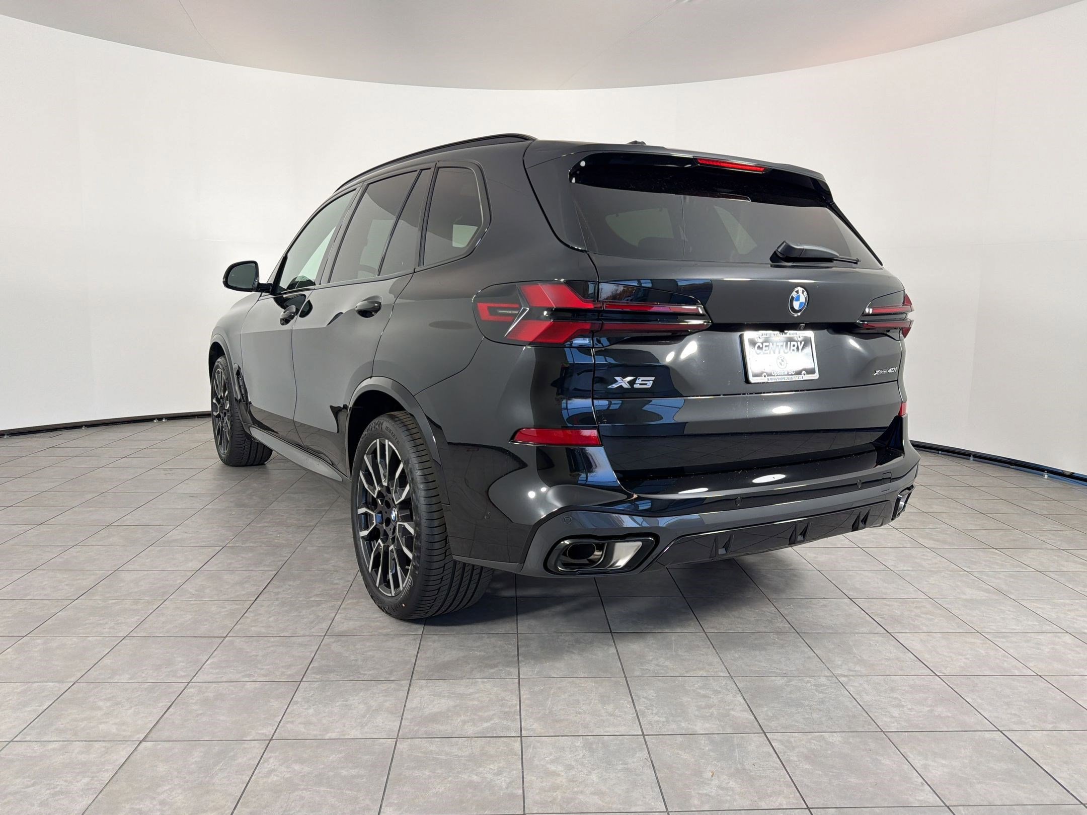 New 2026 BMW X5 xDrive40i w/ M Sport Package AWD/4WD image 3