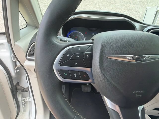 Used 2022 Chrysler Pacifica Touring-L FWD image 26