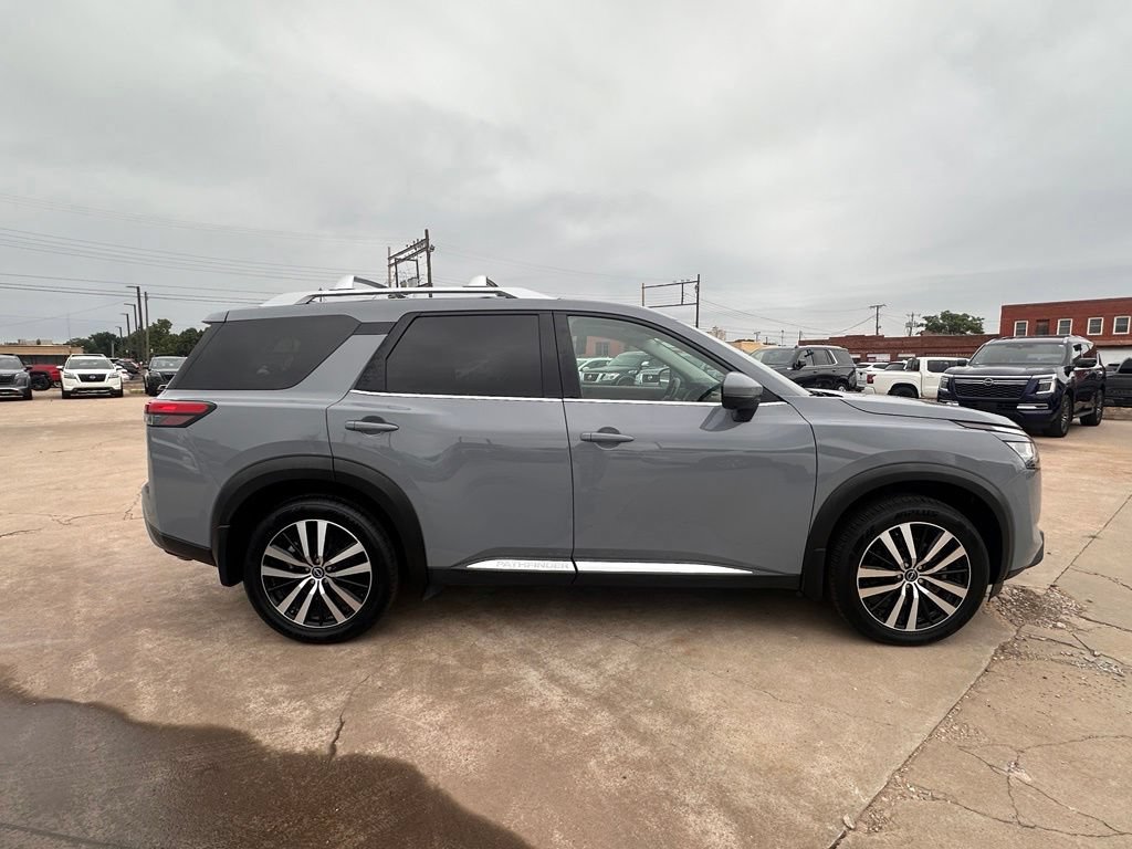 Certified 2023 Nissan Pathfinder Platinum FWD image 9