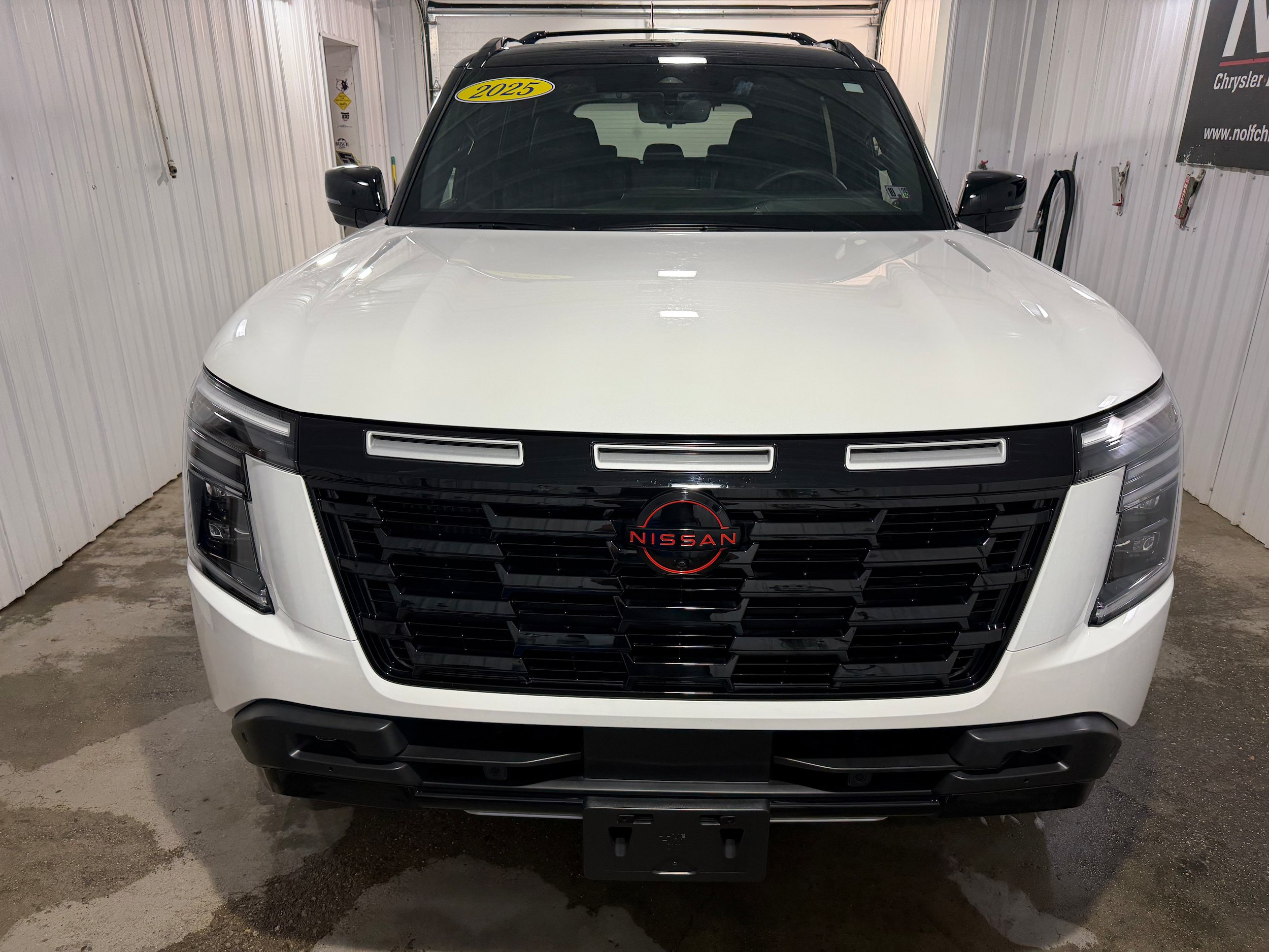Used 2025 Nissan Armada PRO-4X AWD/4WD image 3