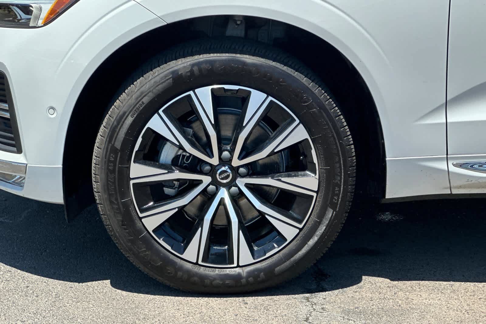 Used 2023 Volvo XC60 B5 Plus AWD/4WD image 27