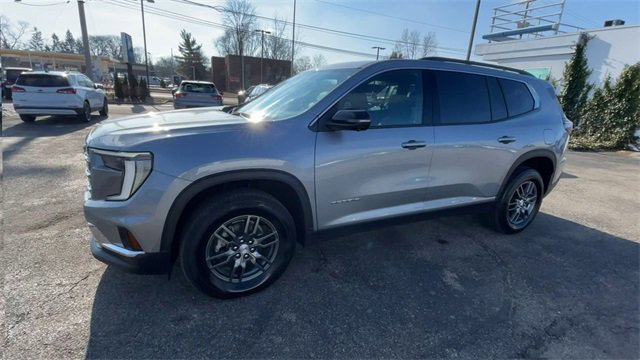 Used 2025 GMC Acadia Elevation image 6