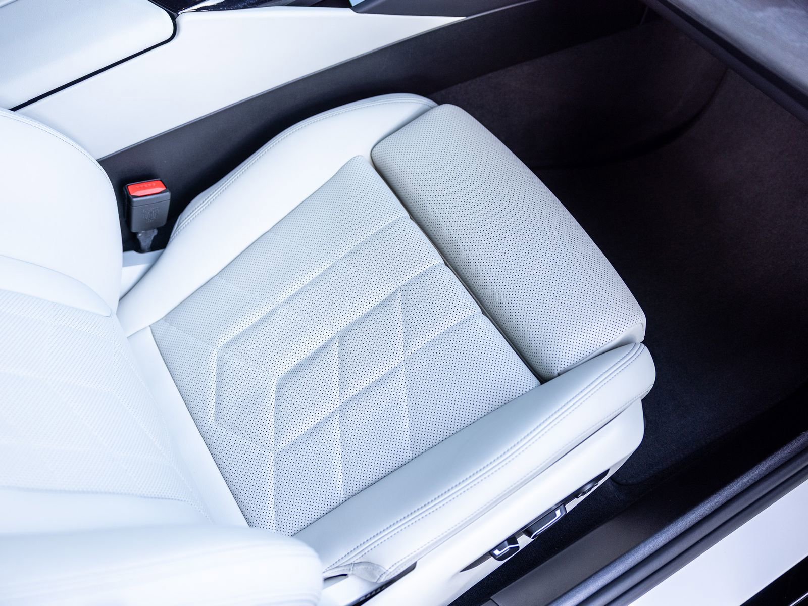 Used 2024 BMW 530i w/ Executive Package image 30