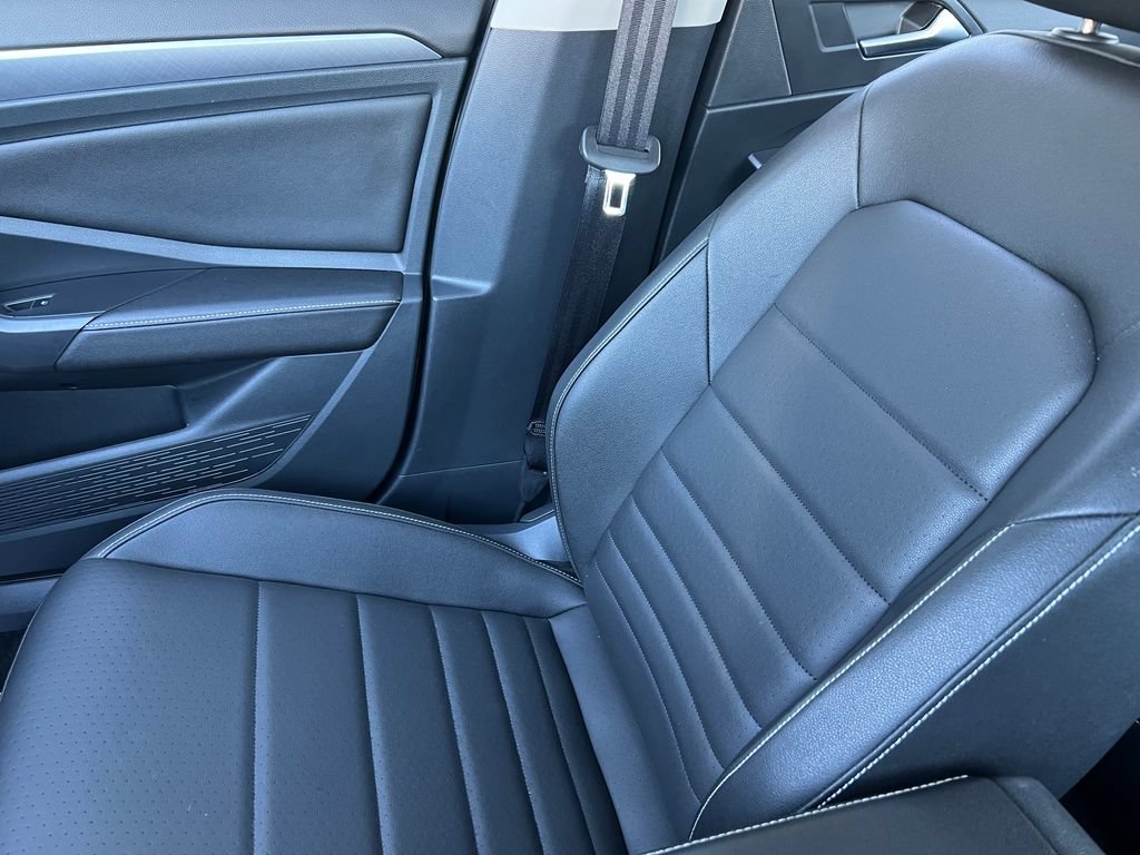 Used 2024 Volkswagen Jetta SE FWD image 28
