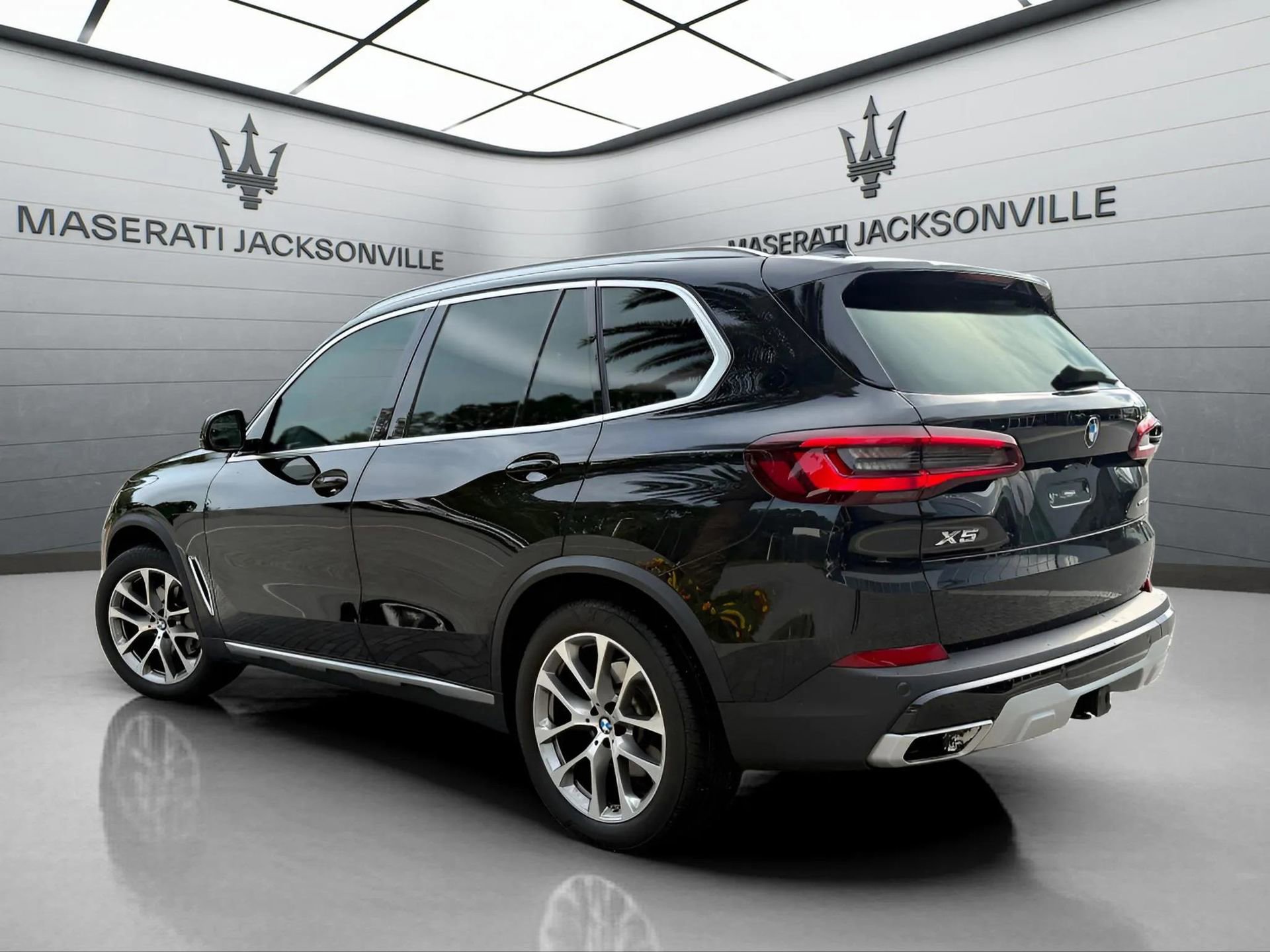 Used 2022 BMW X5 xDrive40i w/ Premium Package AWD/4WD image 3