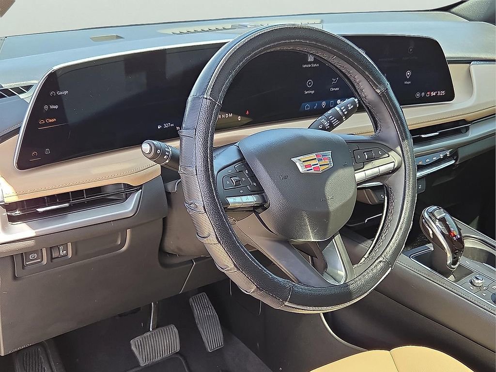 Used 2024 Cadillac XT4 Luxury w/ Cold Weather Package FWD image 14