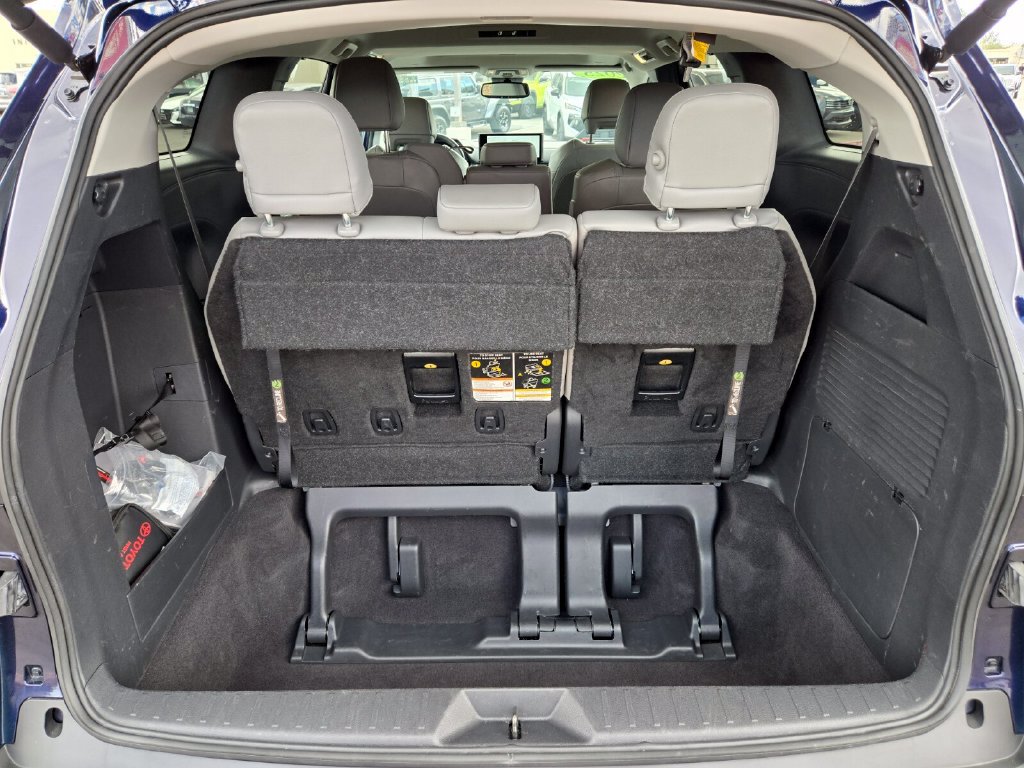 Used 2025 Toyota Sienna XLE FWD image 19
