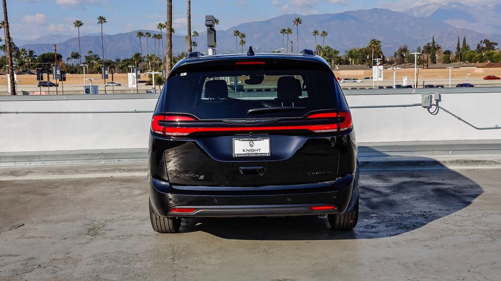 New 2026 Chrysler Pacifica Limited w/ S Appearance Package image 8