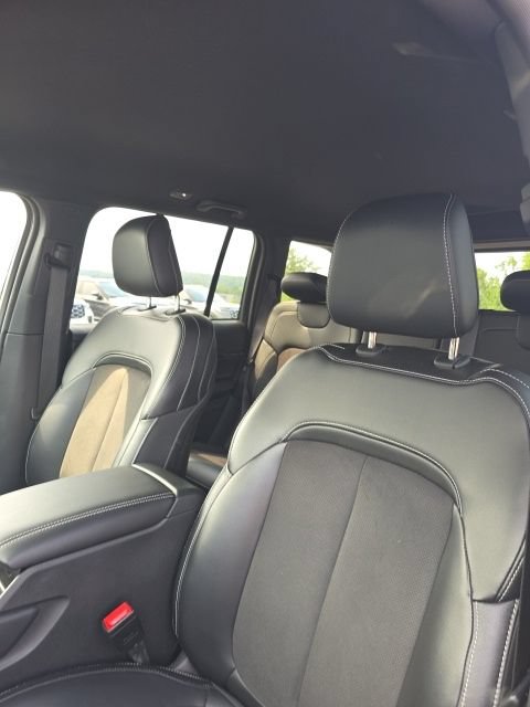 Used 2024 Jeep Grand Cherokee Altitude AWD/4WD image 8