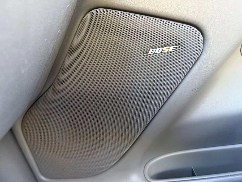 Used 2004 Cadillac Escalade EXT image 25