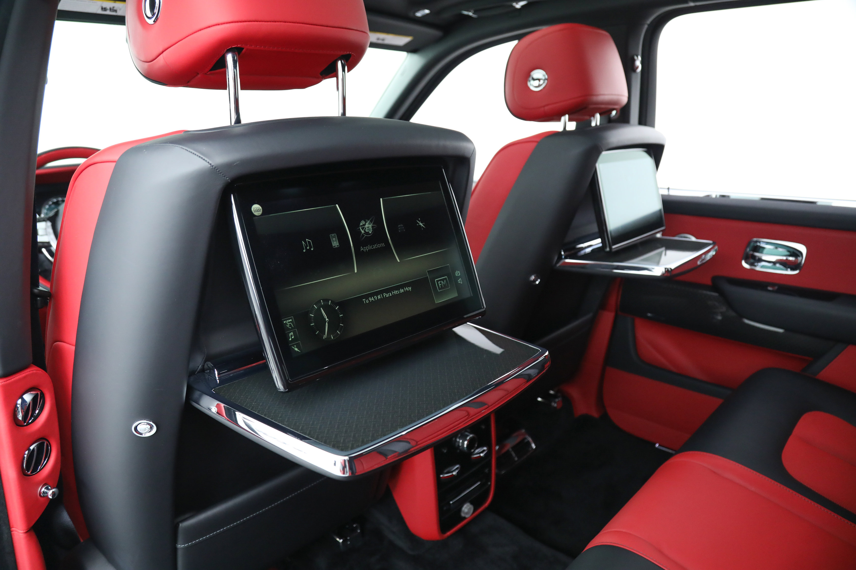 Used 2023 Rolls-Royce Cullinan Black Badge w/ Dark Exterior Package image 39