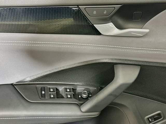 Certified 2025 Volkswagen Tiguan SE R-Line AWD/4WD image 17