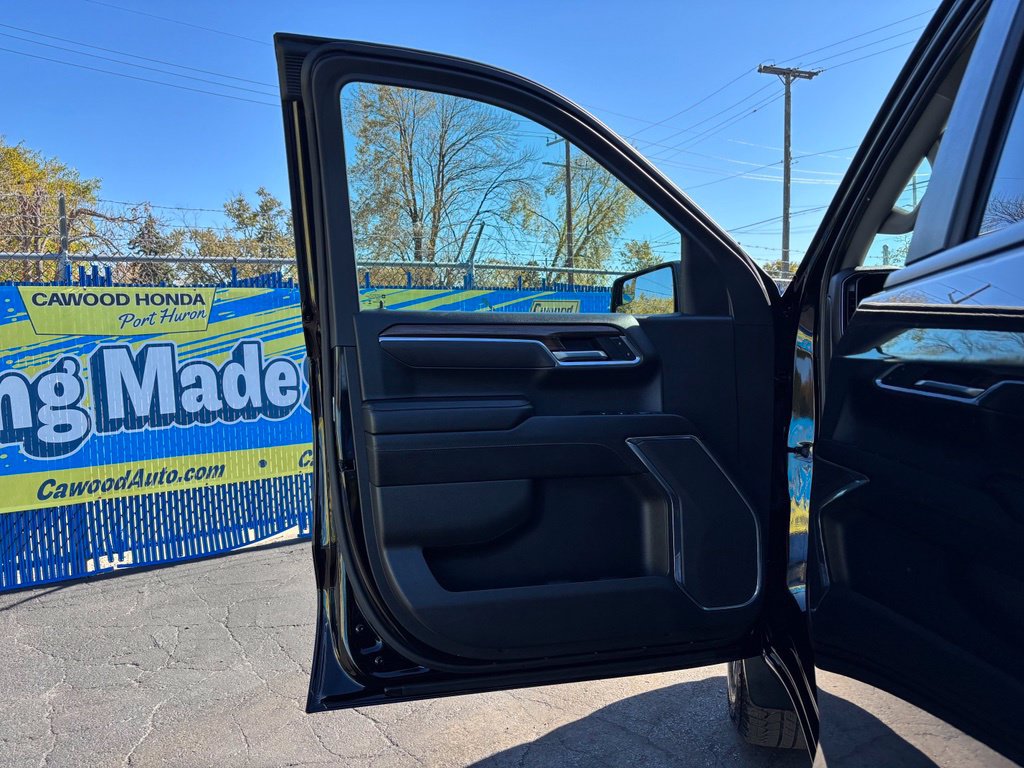 Used 2025 Chevrolet Silverado 1500 LT Trail Boss AWD/4WD image 14