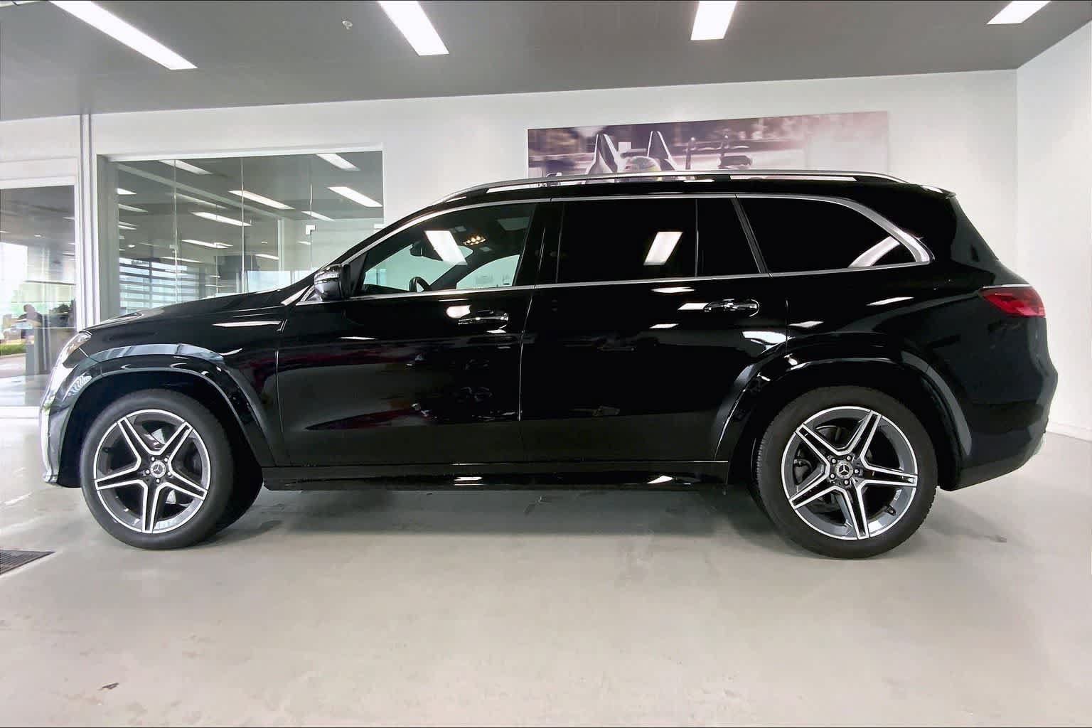 Used 2025 Mercedes-Benz GLS 450 4MATIC image 3