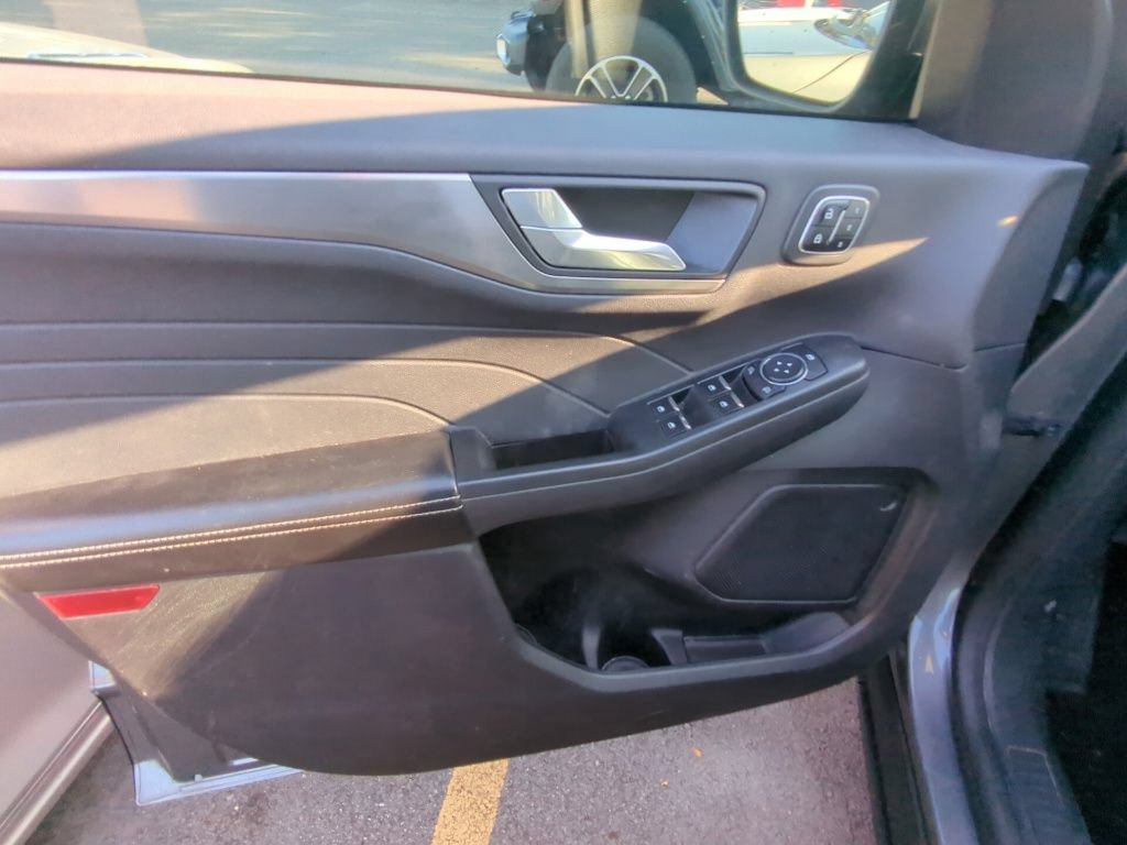 Used 2022 Ford Escape Titanium FWD image 8