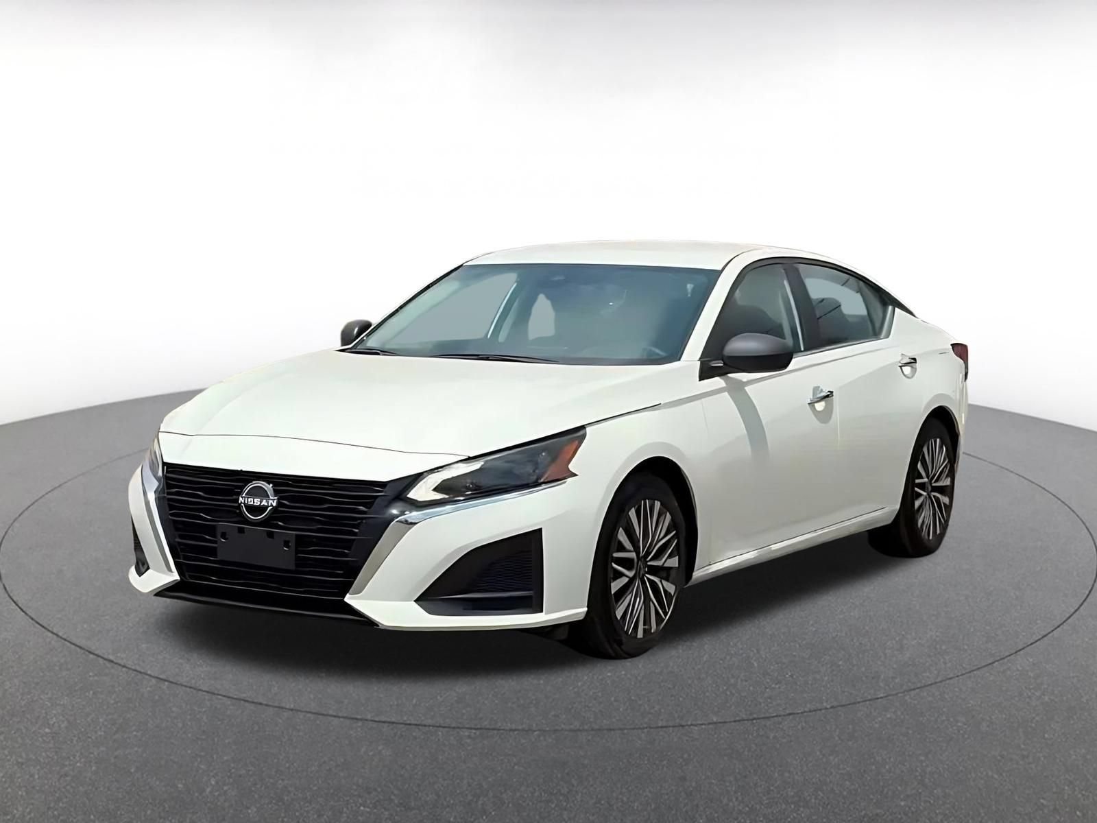 Used 2025 Nissan Altima 2.5 SV FWD image 9