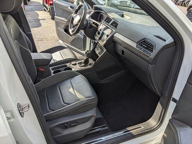 Used 2022 Volkswagen Tiguan SEL R-Line AWD/4WD image 17