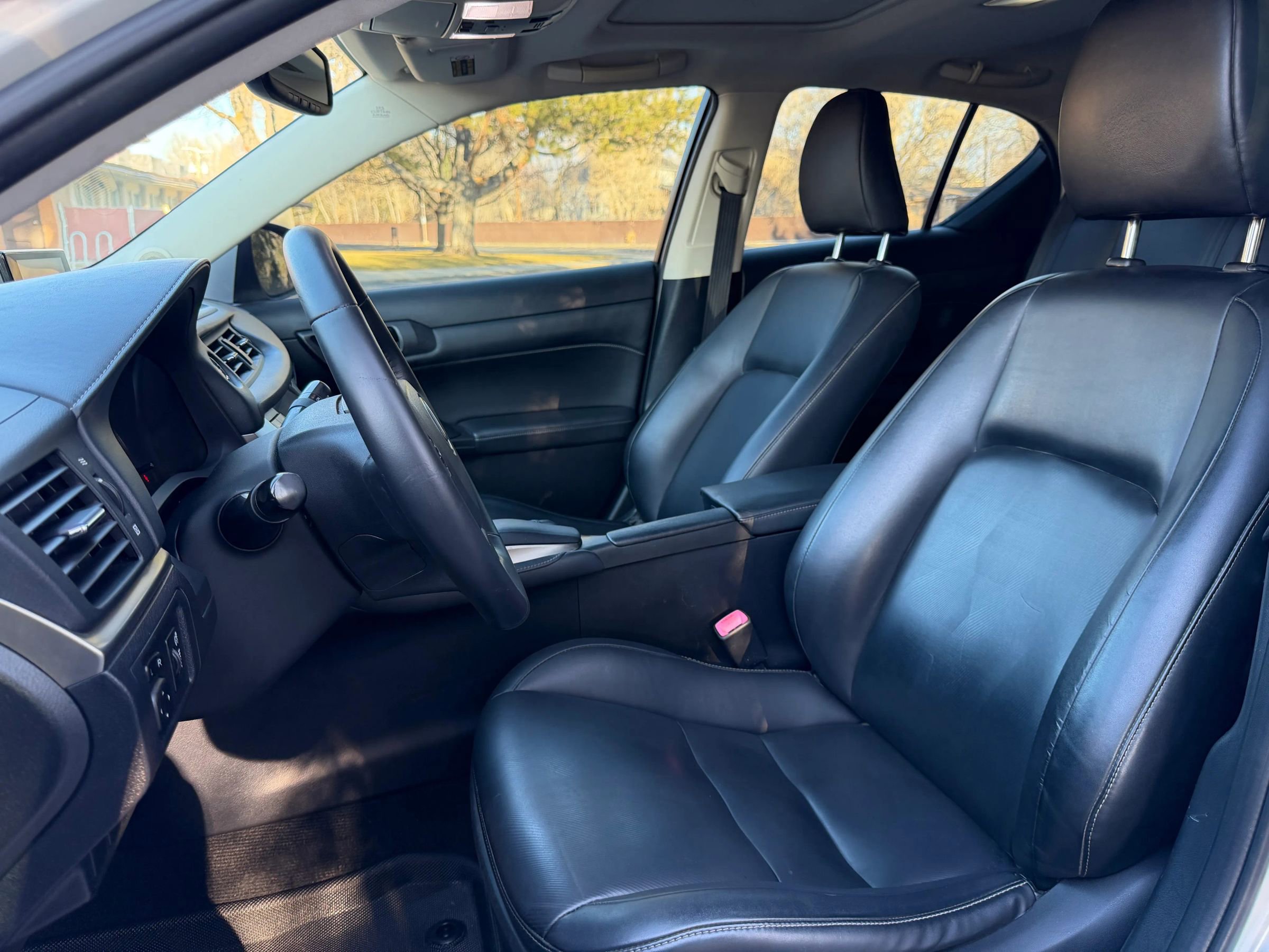 Used 2014 Lexus CT 200h Premium image 16