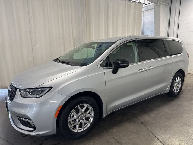 Used 2024 Chrysler Pacifica Touring-L
