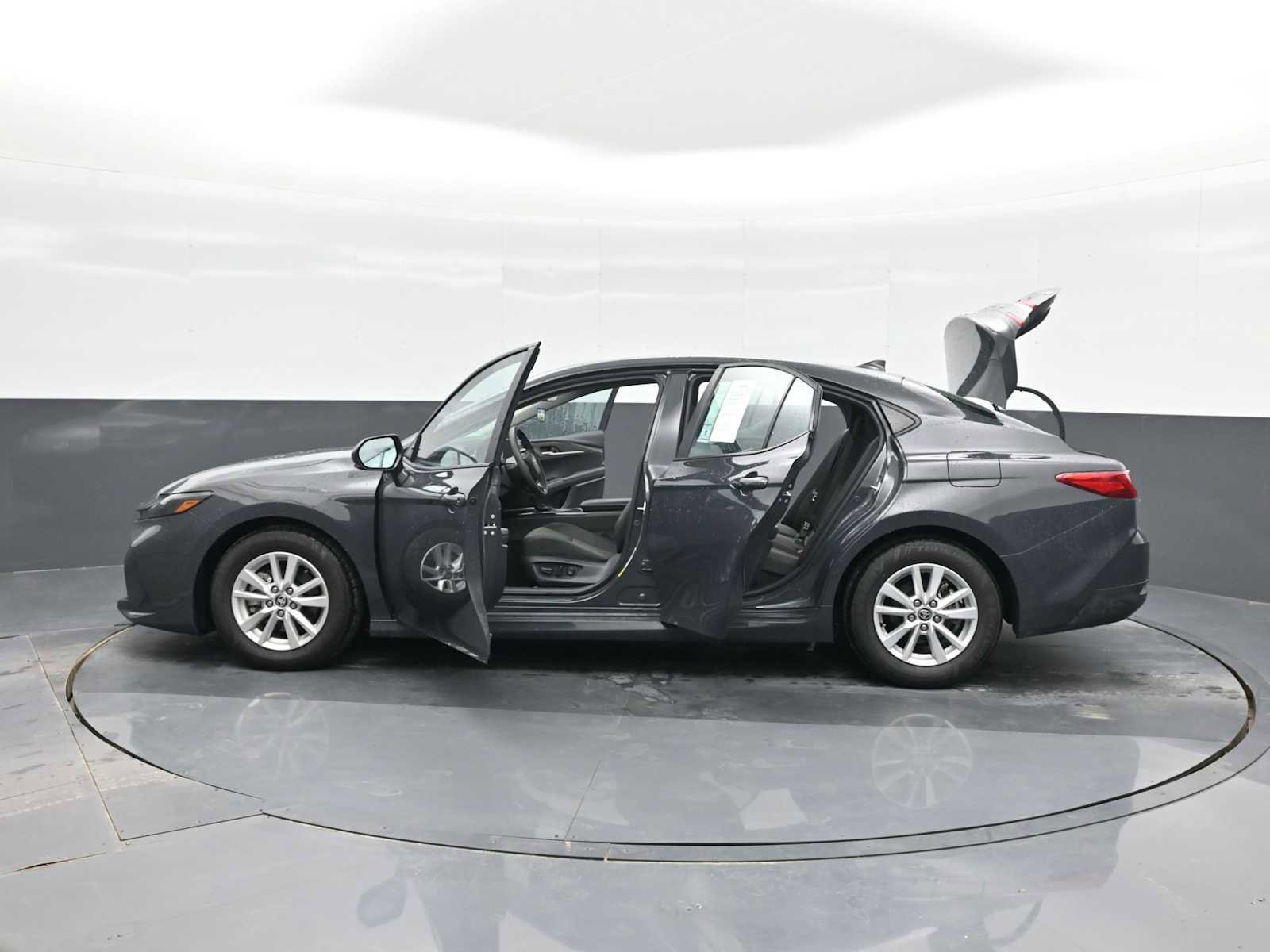 Used 2025 Toyota Camry LE image 41