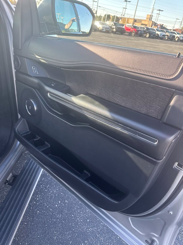 Used 2021 Ford Expedition Limited AWD/4WD image 34