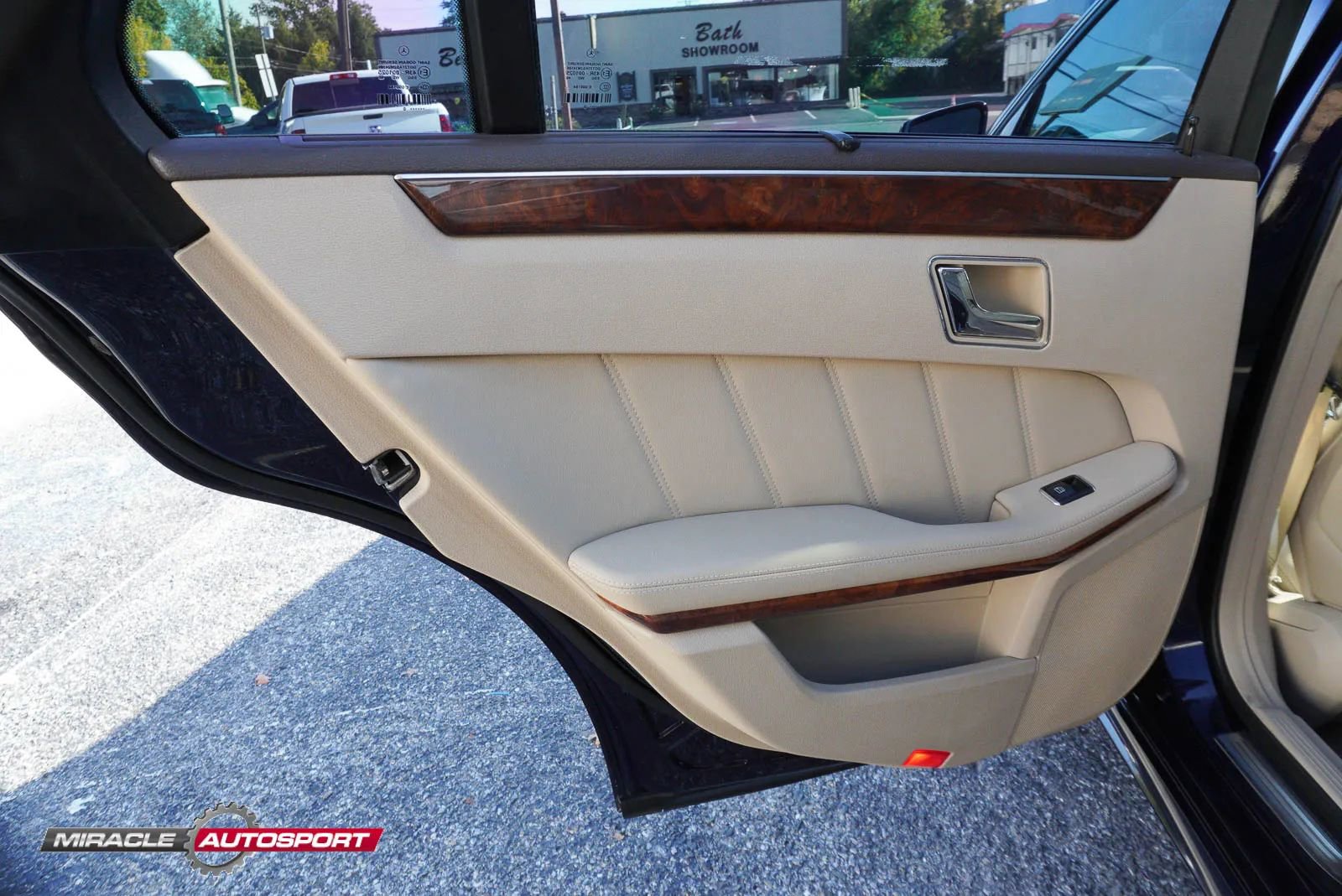 Used 2011 Mercedes-Benz E 350 4MATIC Wagon image 22