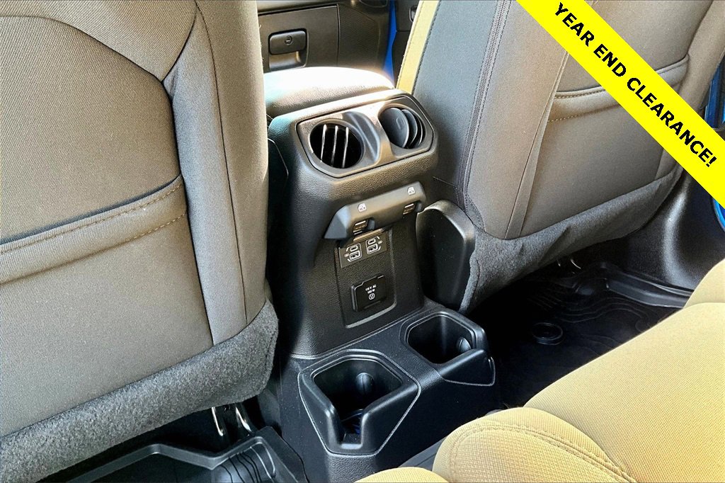 Used 2022 Jeep Wrangler Unlimited Sahara w/ Cold Weather Group image 33