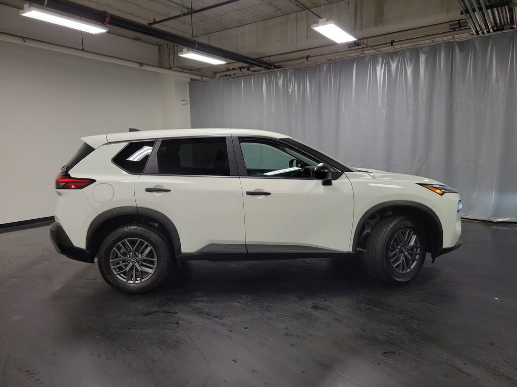 Used 2023 Nissan Rogue S AWD/4WD image 9