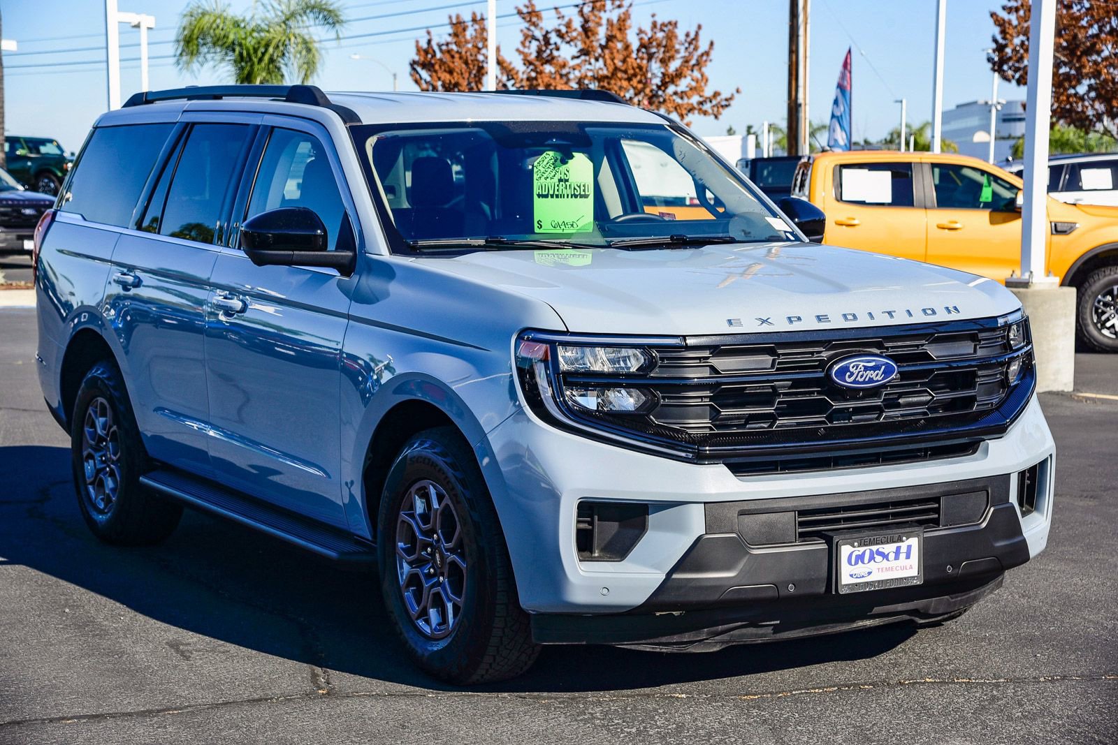 Used 2025 Ford Expedition Active image 3