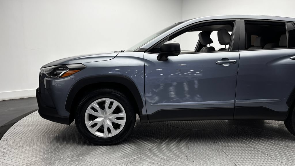 Used 2023 Toyota Corolla Cross L AWD/4WD image 5
