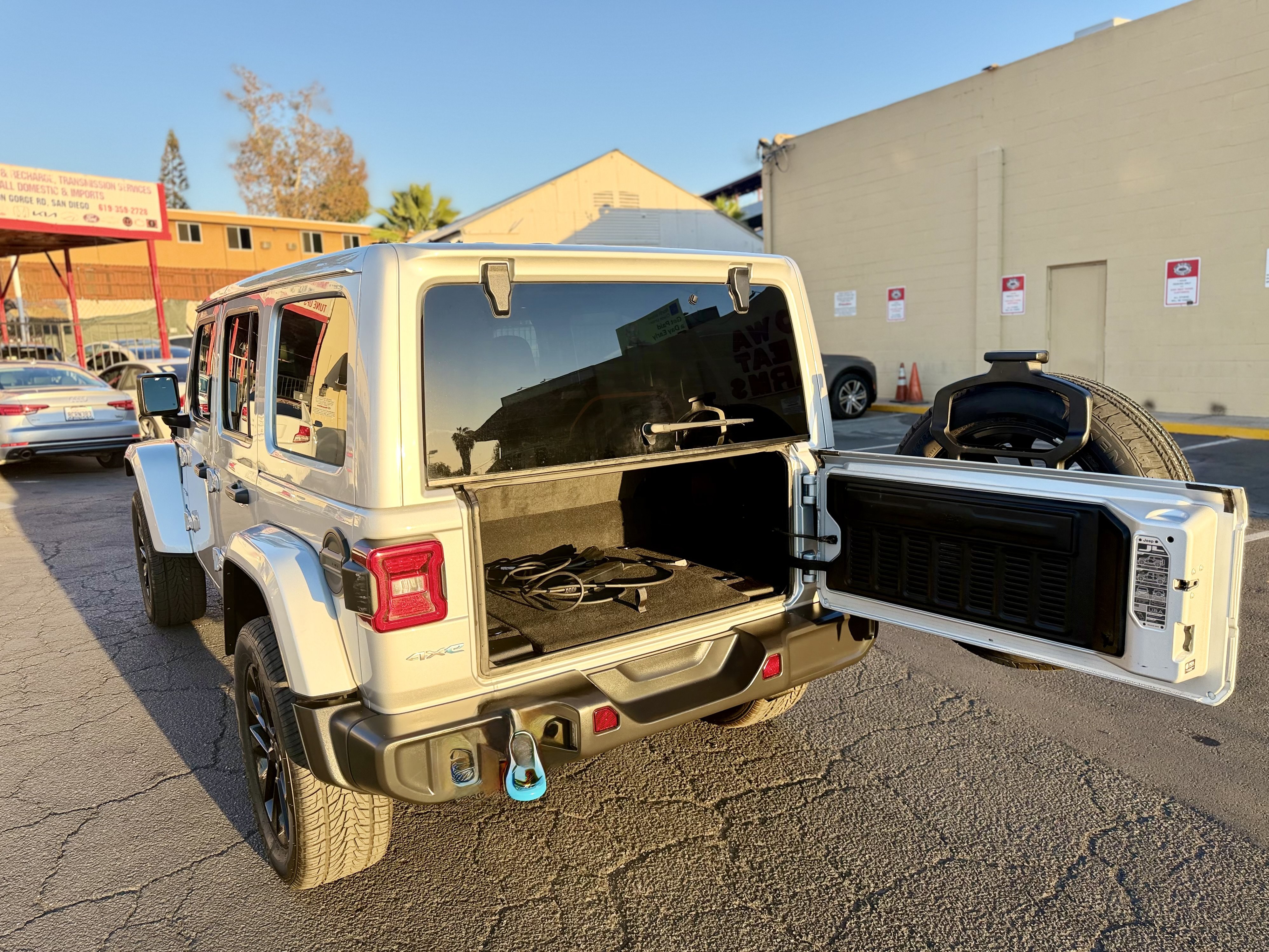 Used 2024 Jeep Wrangler Unlimited Sahara AWD/4WD image 18