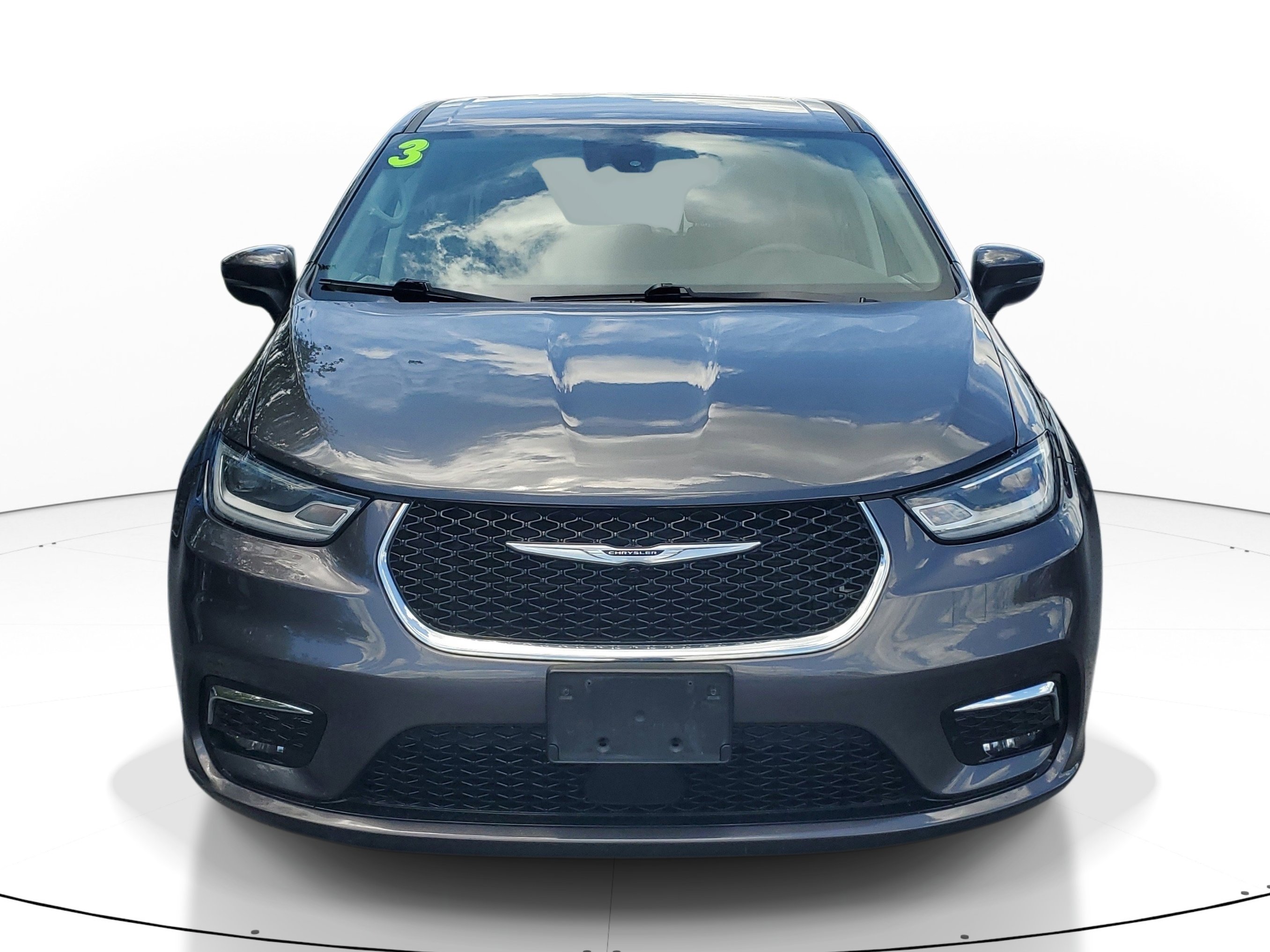 Used 2023 Chrysler Pacifica Touring-L FWD image 2
