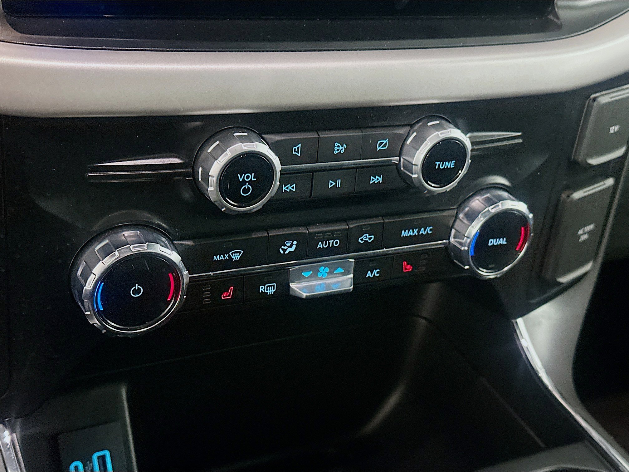 Used 2023 Ford F150 Lightning XLT image 24