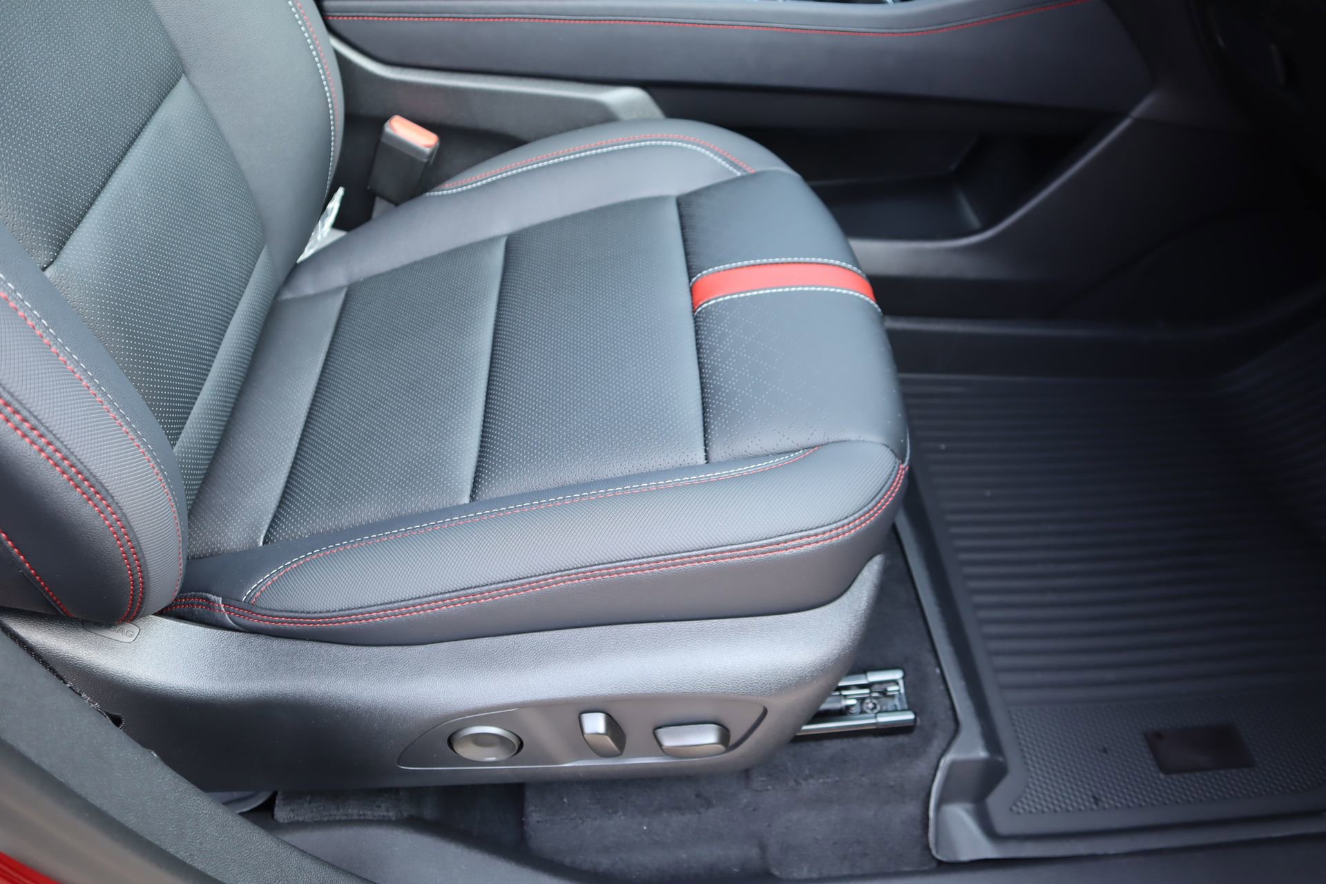 New 2026 Chevrolet Traverse RS image 14