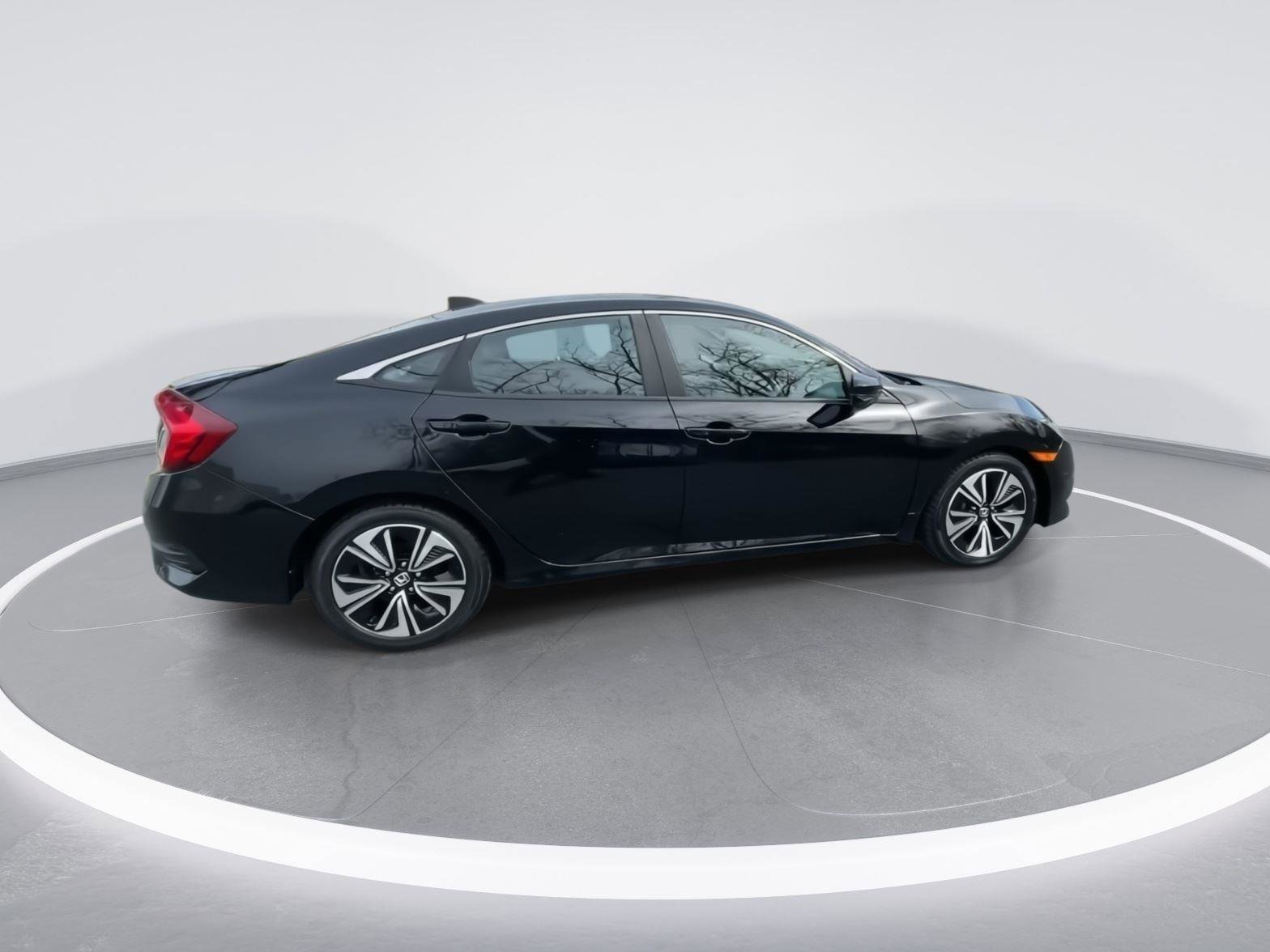 Used 2017 Honda Civic EX-T image 5
