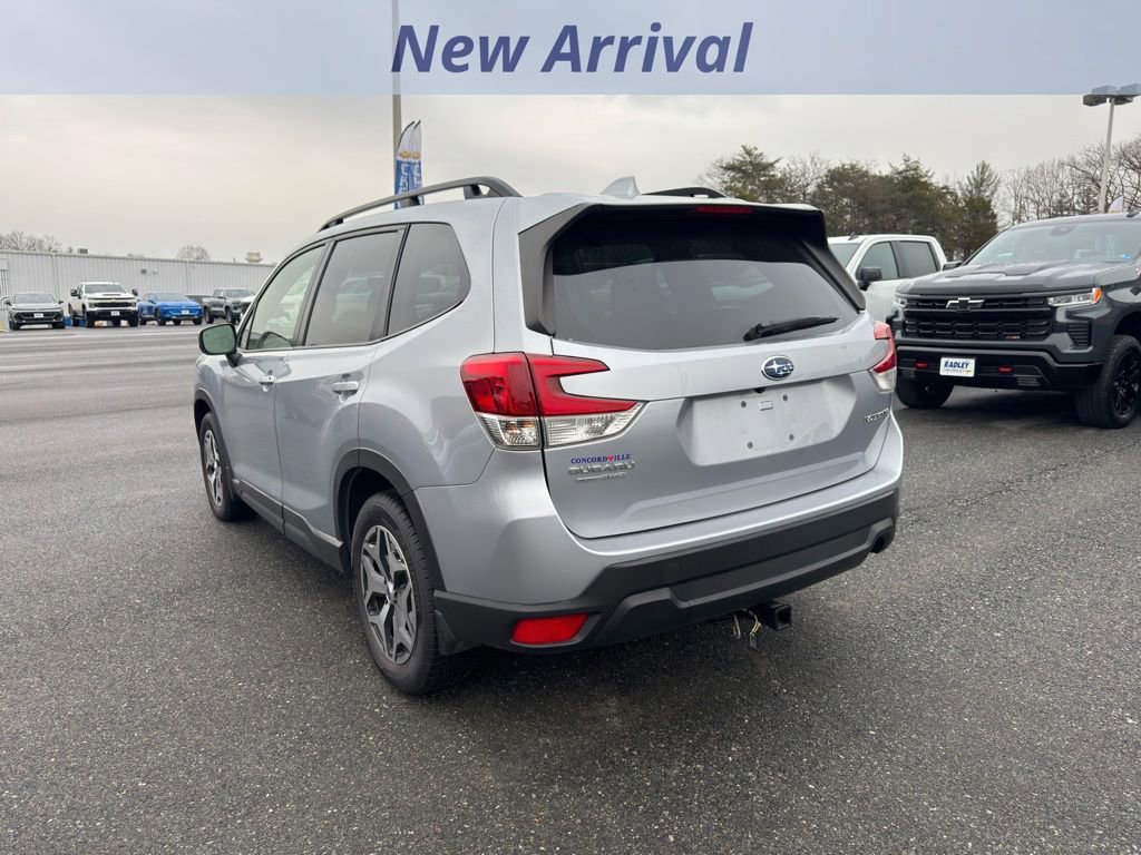 Used 2023 Subaru Forester Premium image 4