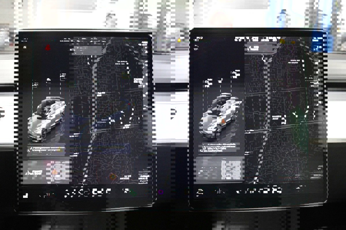 Used 2023 Tesla Model 3 Standard Range image 19