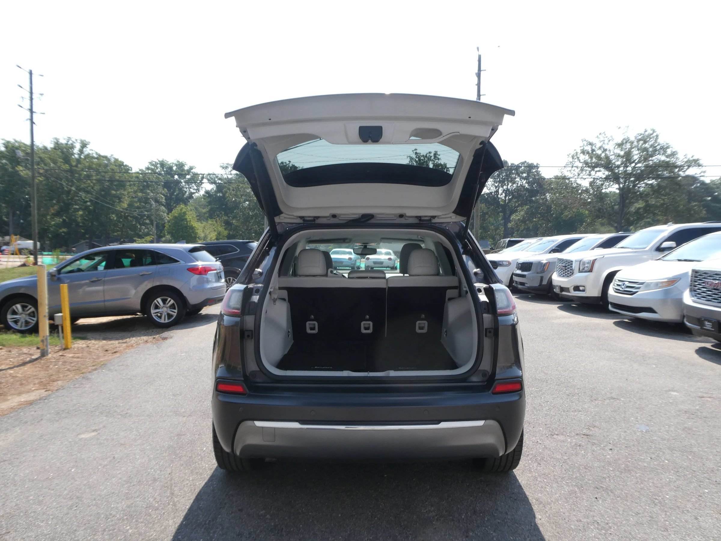 Used 2019 Jeep Cherokee Limited FWD image 7