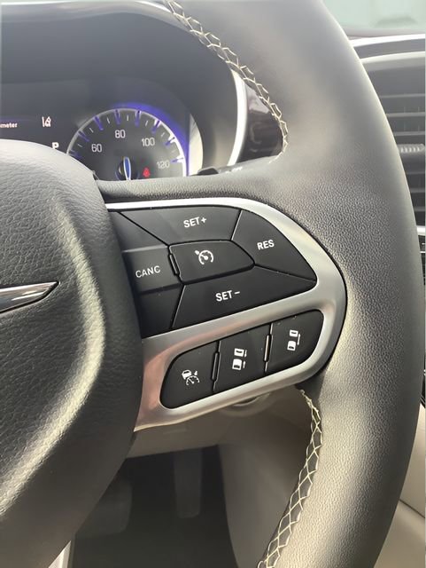 Certified 2024 Chrysler Pacifica Limited image 28