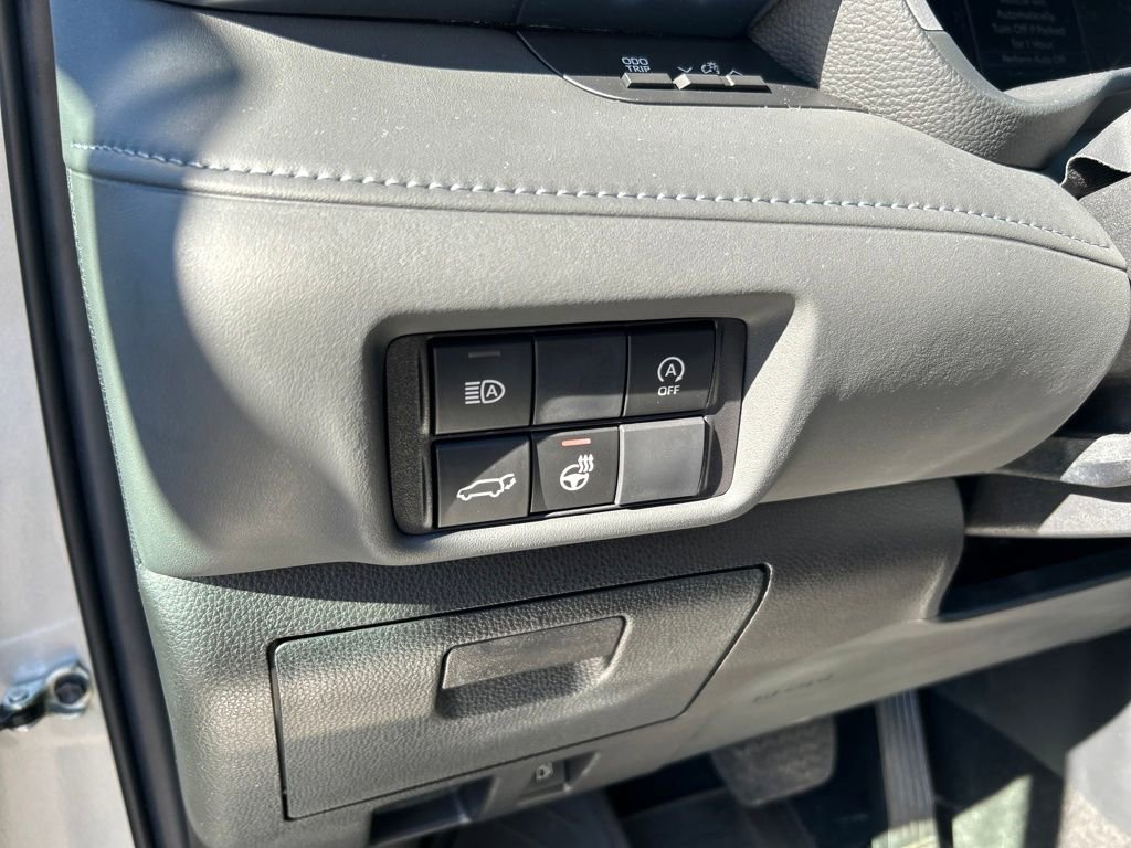 Used 2024 Toyota Highlander Limited image 23