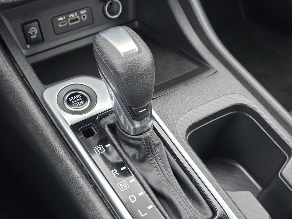 Used 2024 Nissan Sentra SV FWD image 34