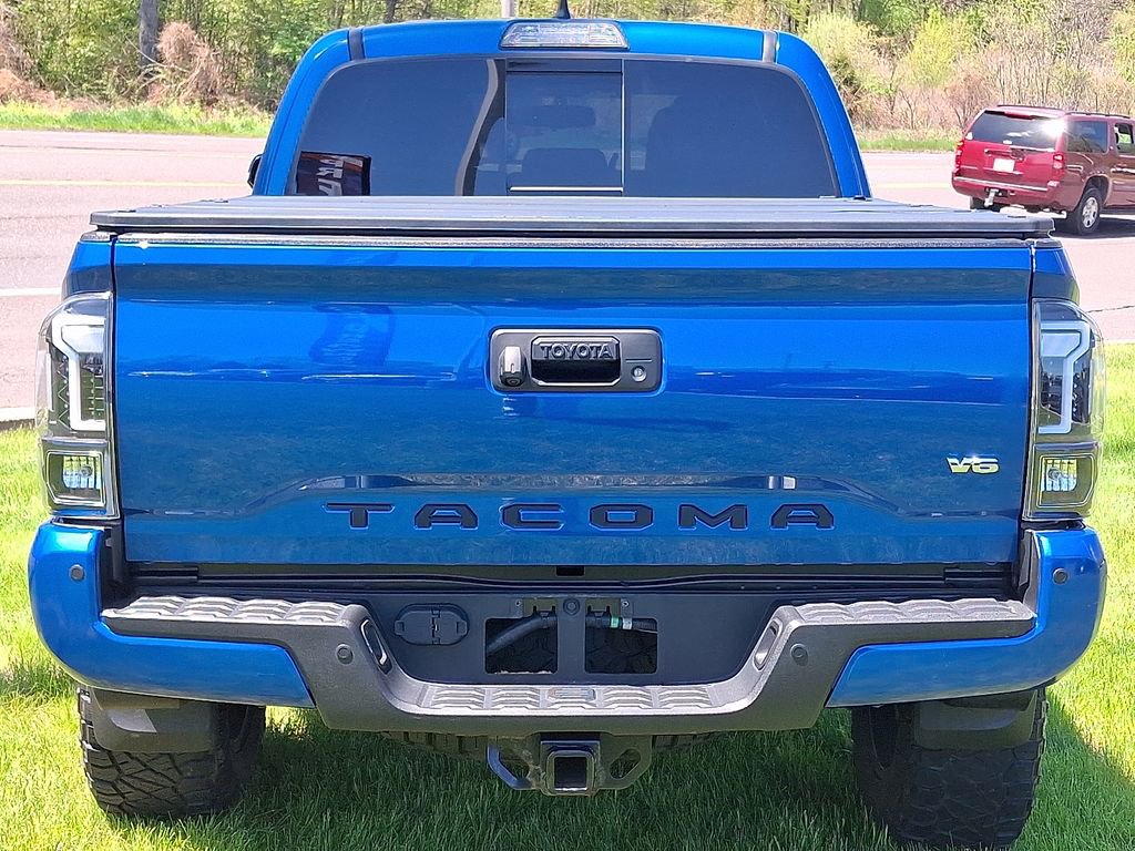 Used 2017 Toyota Tacoma TRD Off-Road AWD/4WD image 6