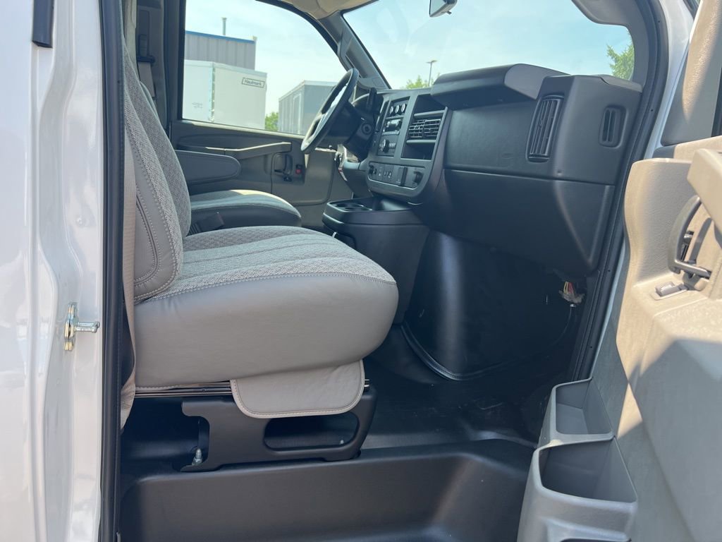 New 2025 Chevrolet Express 3500 w/ Power Convenience Package image 33
