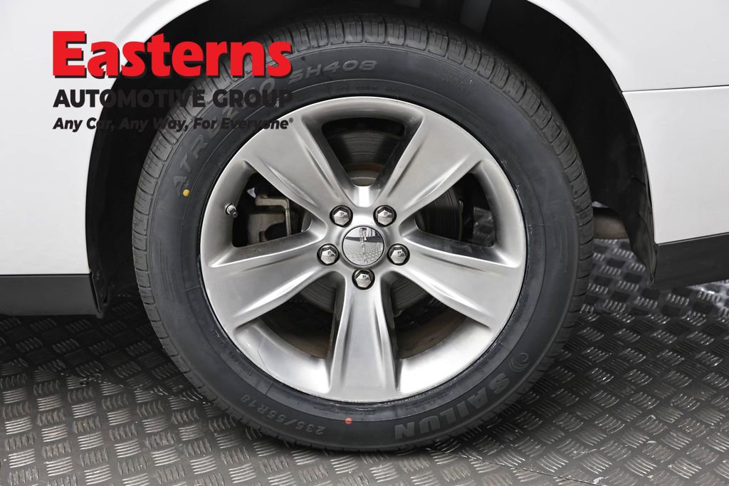 Used 2022 Dodge Challenger SXT image 8