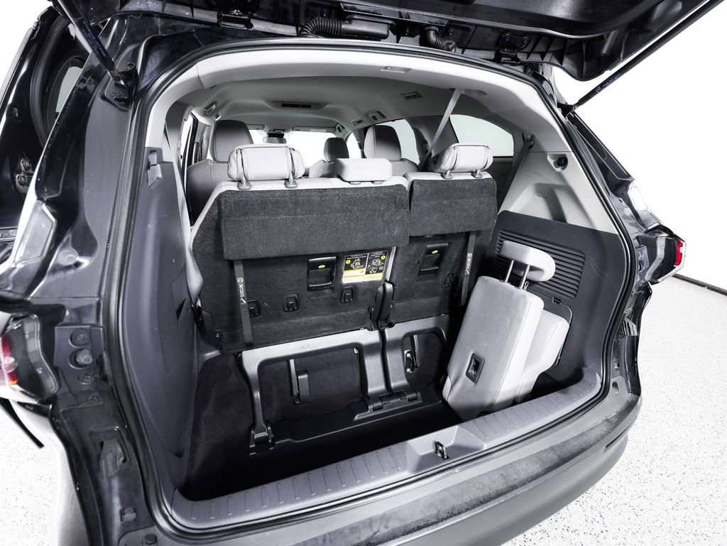 Used 2023 Toyota Sienna LE AWD/4WD image 14