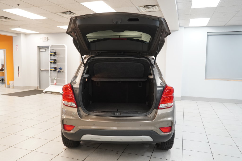 Used 2020 Chevrolet Trax LT w/ Driver Confidence Package FWD image 9