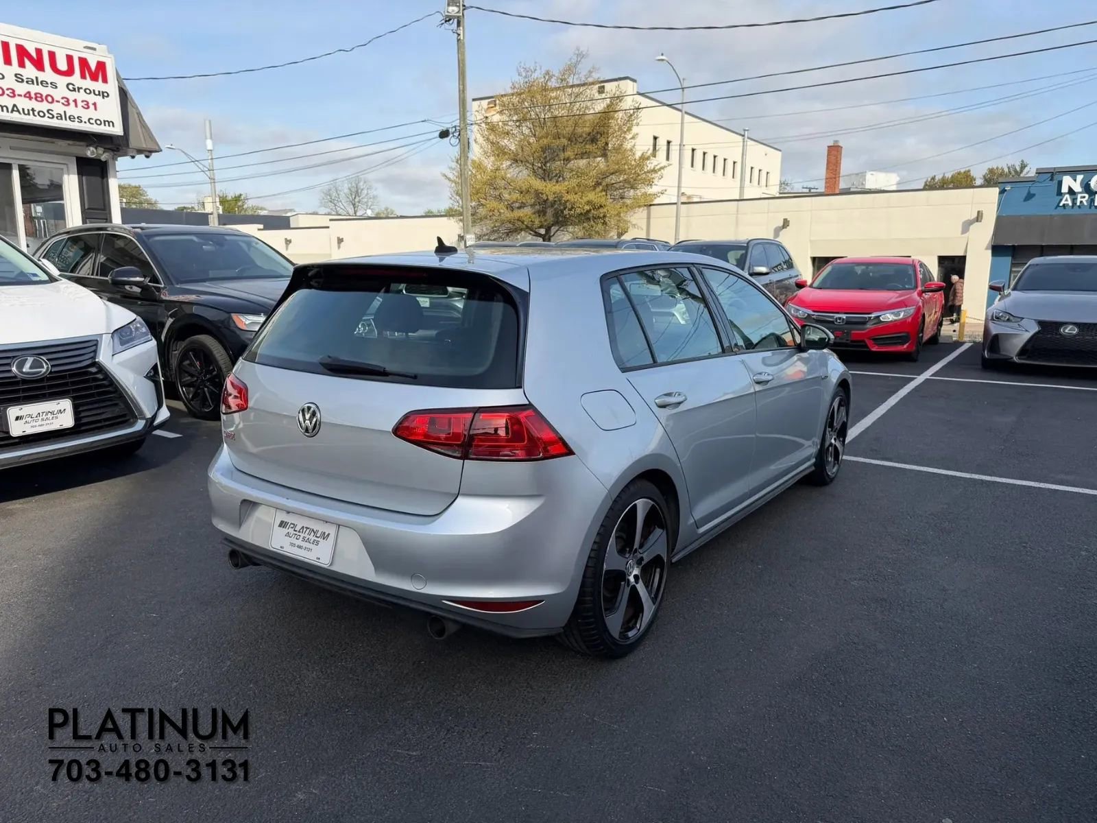 Used 2017 Volkswagen GTI SE image 5
