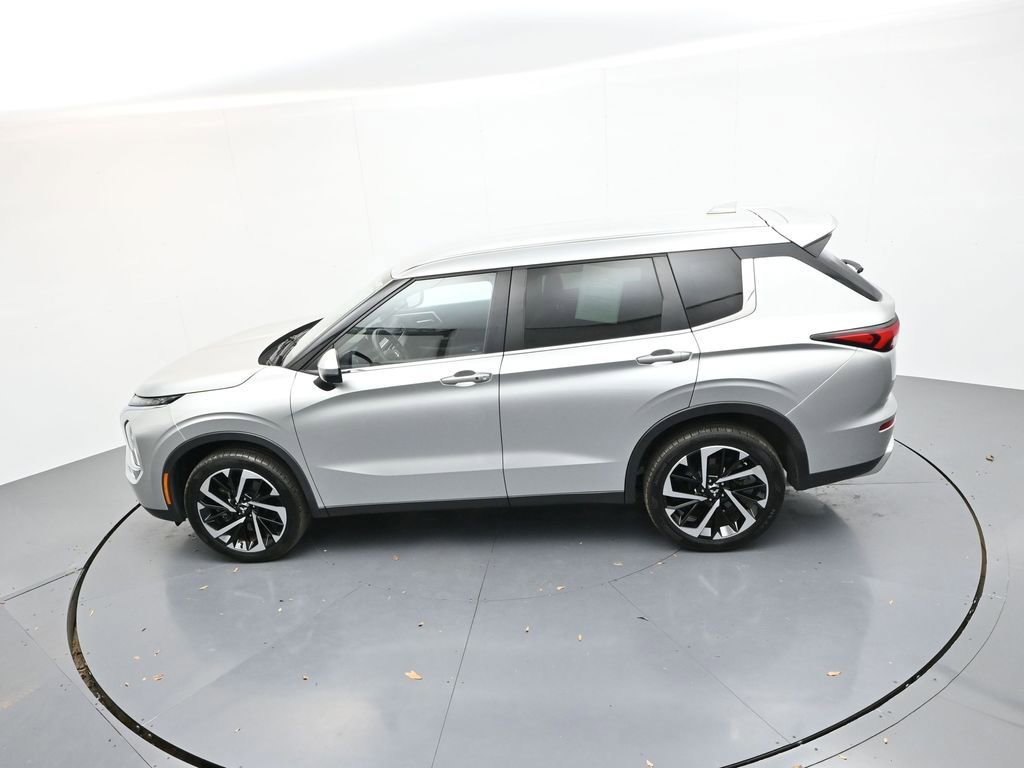 Used 2022 Mitsubishi Outlander SE image 20